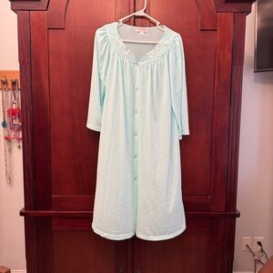 Miss Elaine Classics Aqua Blue Embroidered Button Down Robe Size Small